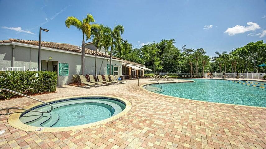 En Venta: $865,000 (4 camas, 3 baños, 3303 Pies cuadrados)