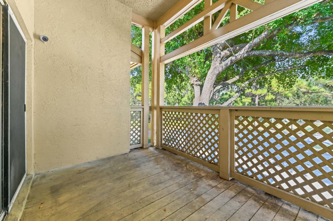 En Venta: $270,000 (2 camas, 2 baños, 888 Pies cuadrados)