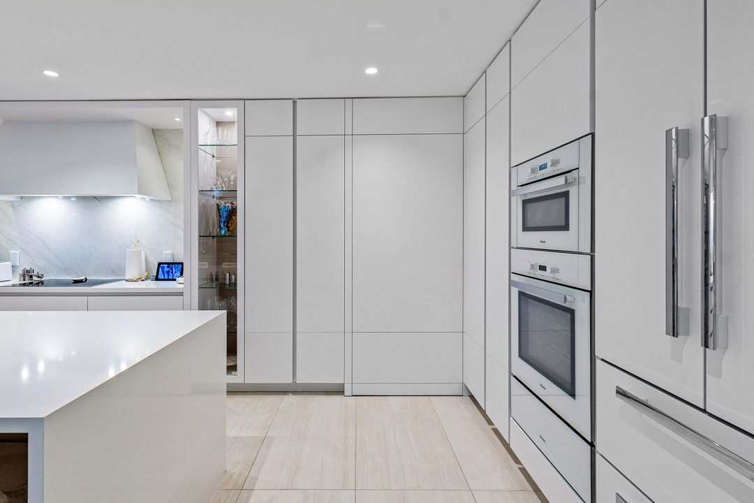 For Sale: $3,195,000 (3 beds, 3 baths, 2653 Square Feet)