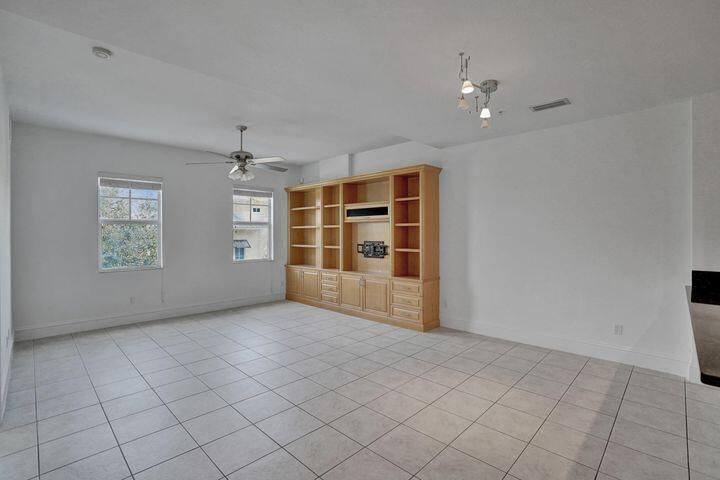 В аренду: $3,750 (3 спален, 3 ванн, 1628 Квадратных фут)