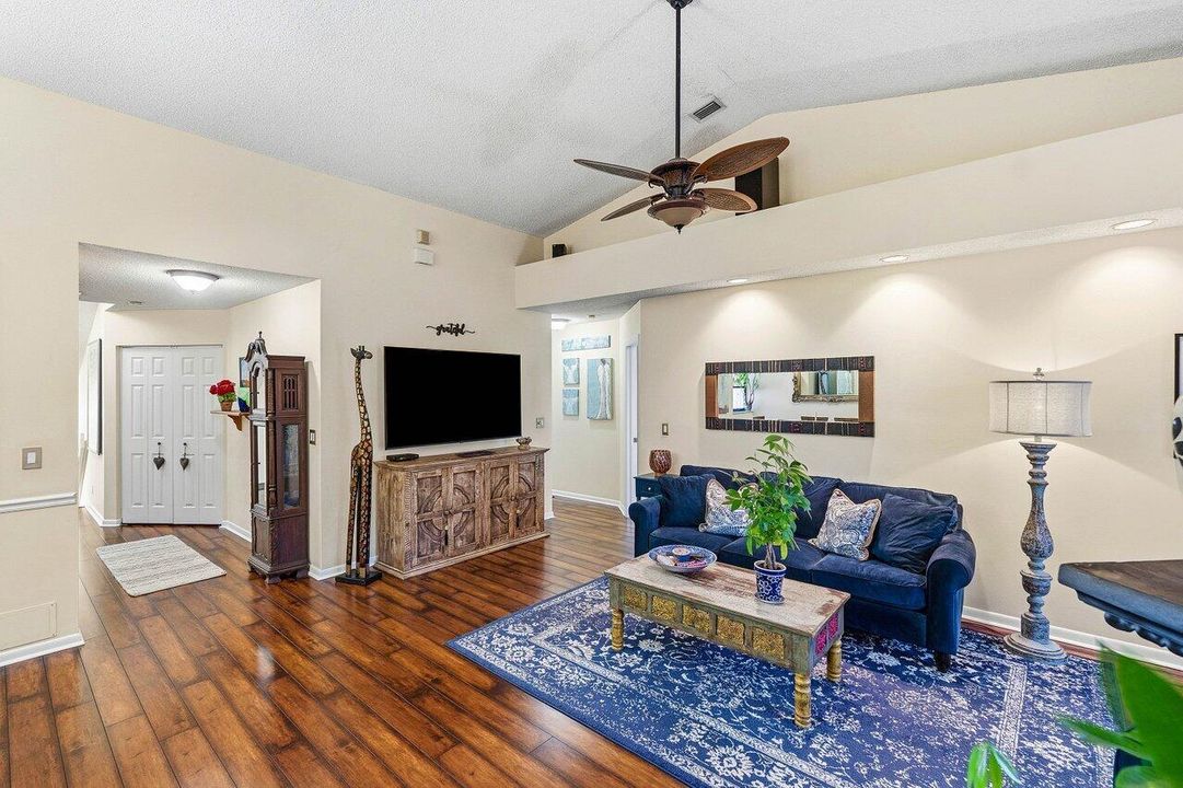 For Sale: $419,900 (3 beds, 2 baths, 1550 Square Feet)