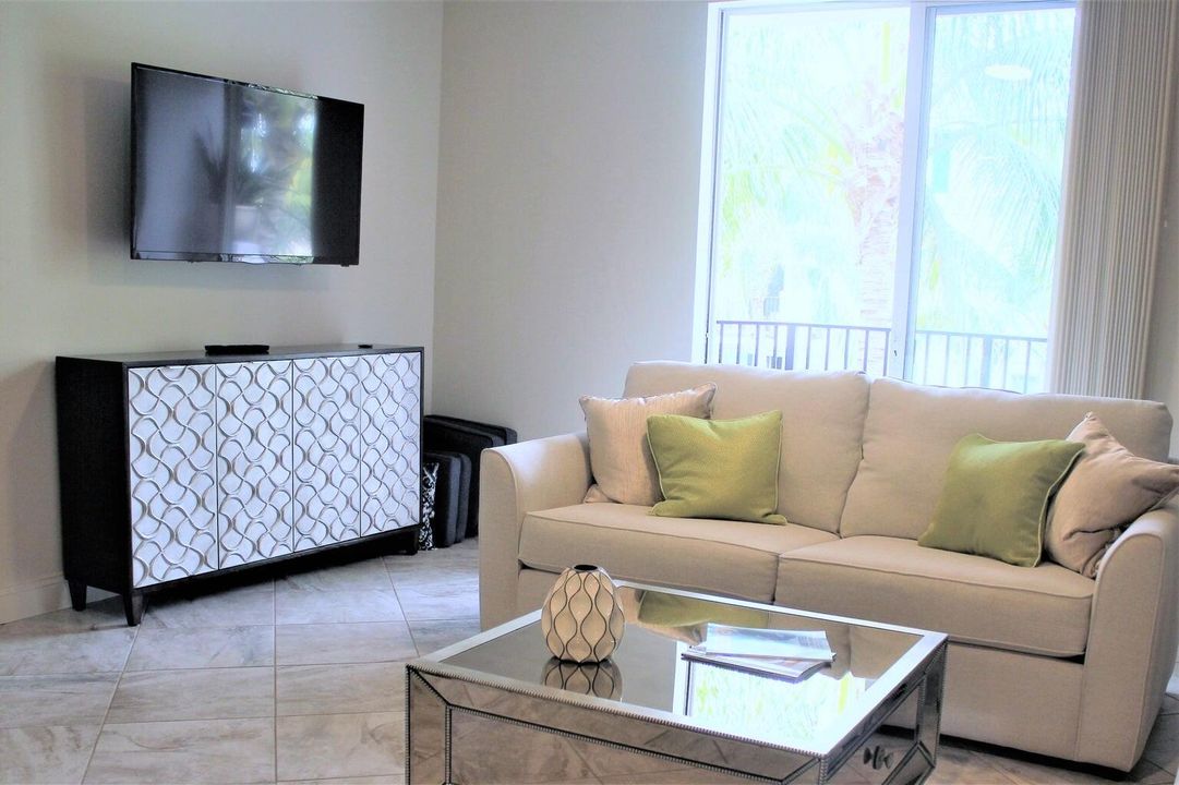 For Rent: $2,975 (1 beds, 1 baths, 864 Square Feet)