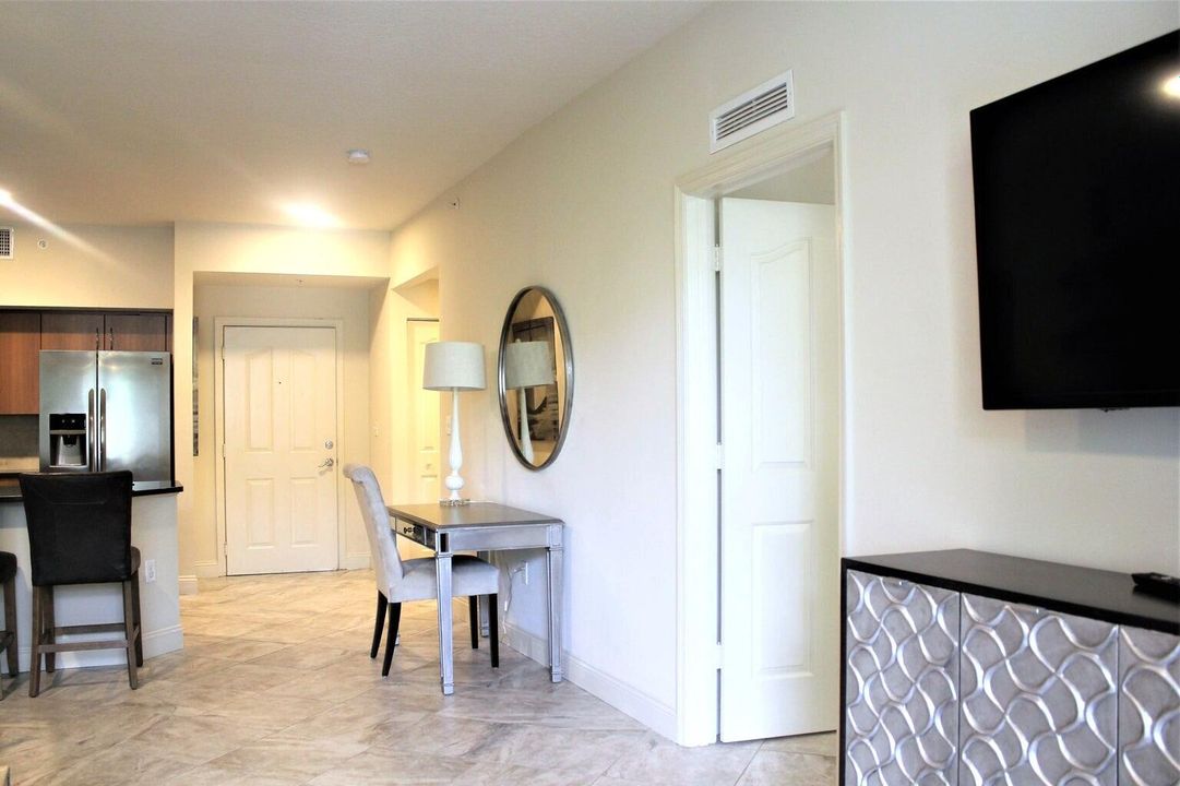 For Rent: $2,975 (1 beds, 1 baths, 864 Square Feet)