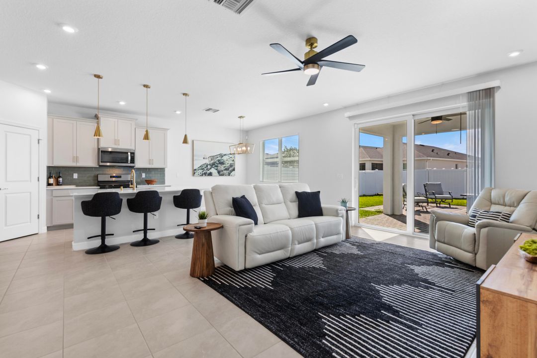 En Venta: $439,900 (3 camas, 2 baños, 1894 Pies cuadrados)