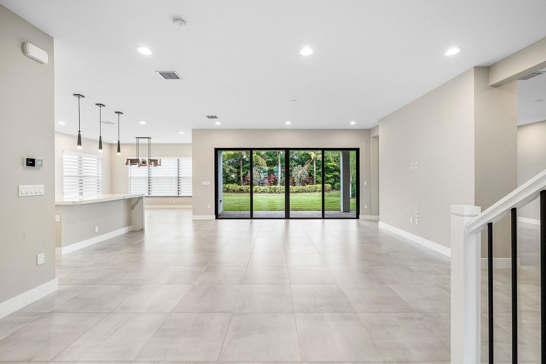 待售: $2,250,000 (5 贝兹, 5 浴室, 4098 平方英尺)