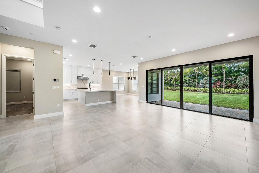 待售: $2,250,000 (5 贝兹, 5 浴室, 4098 平方英尺)