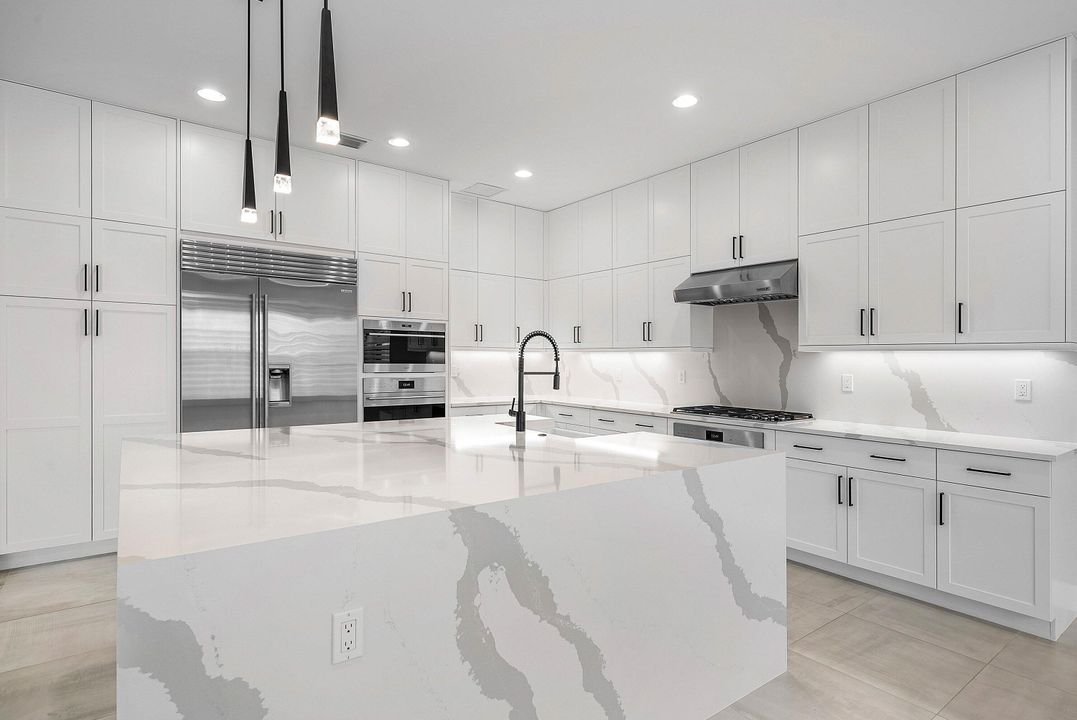 待售: $2,250,000 (5 贝兹, 5 浴室, 4098 平方英尺)