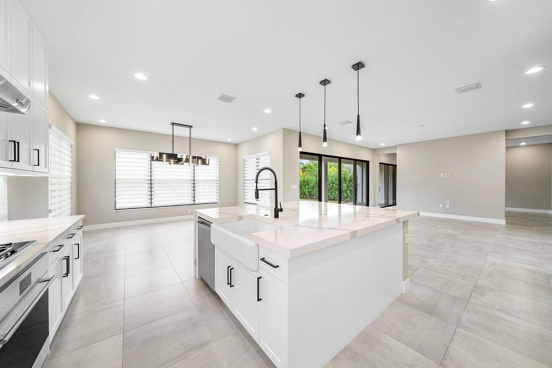 待售: $2,250,000 (5 贝兹, 5 浴室, 4098 平方英尺)