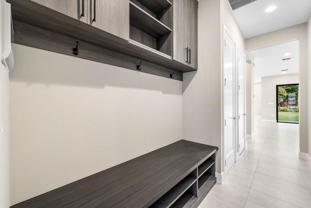 待售: $2,250,000 (5 贝兹, 5 浴室, 4098 平方英尺)