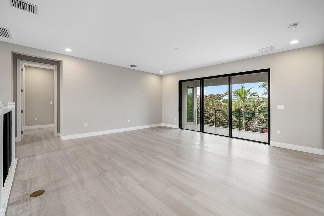 待售: $2,250,000 (5 贝兹, 5 浴室, 4098 平方英尺)