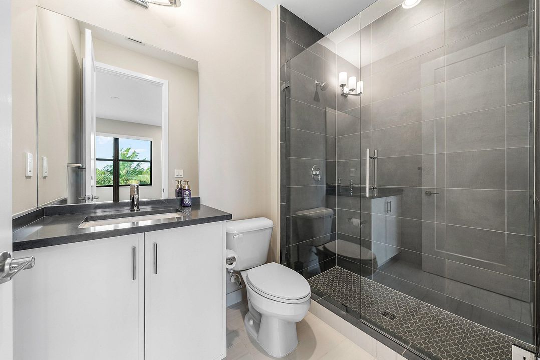 待售: $2,250,000 (5 贝兹, 5 浴室, 4098 平方英尺)