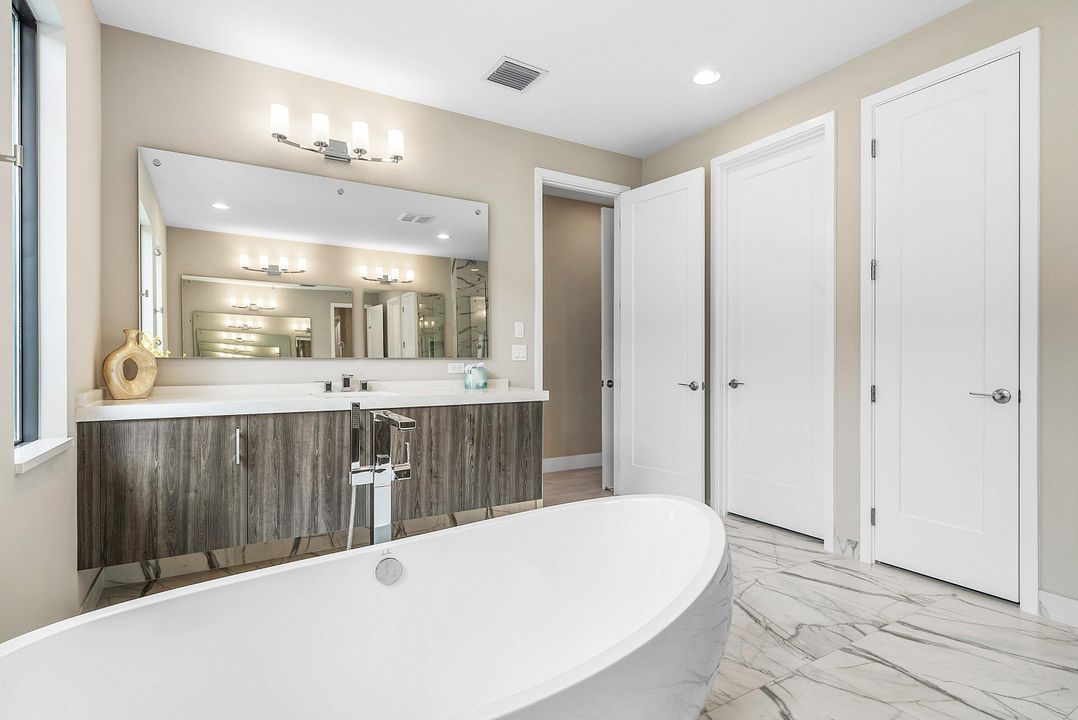 待售: $2,250,000 (5 贝兹, 5 浴室, 4098 平方英尺)