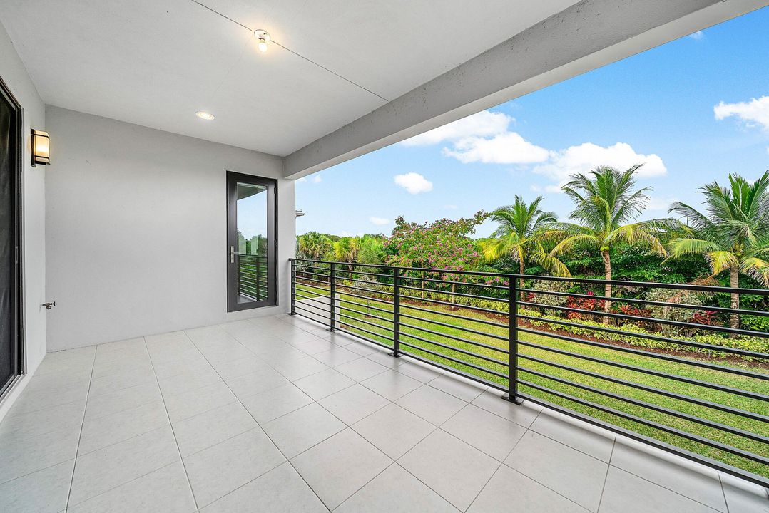 待售: $2,250,000 (5 贝兹, 5 浴室, 4098 平方英尺)