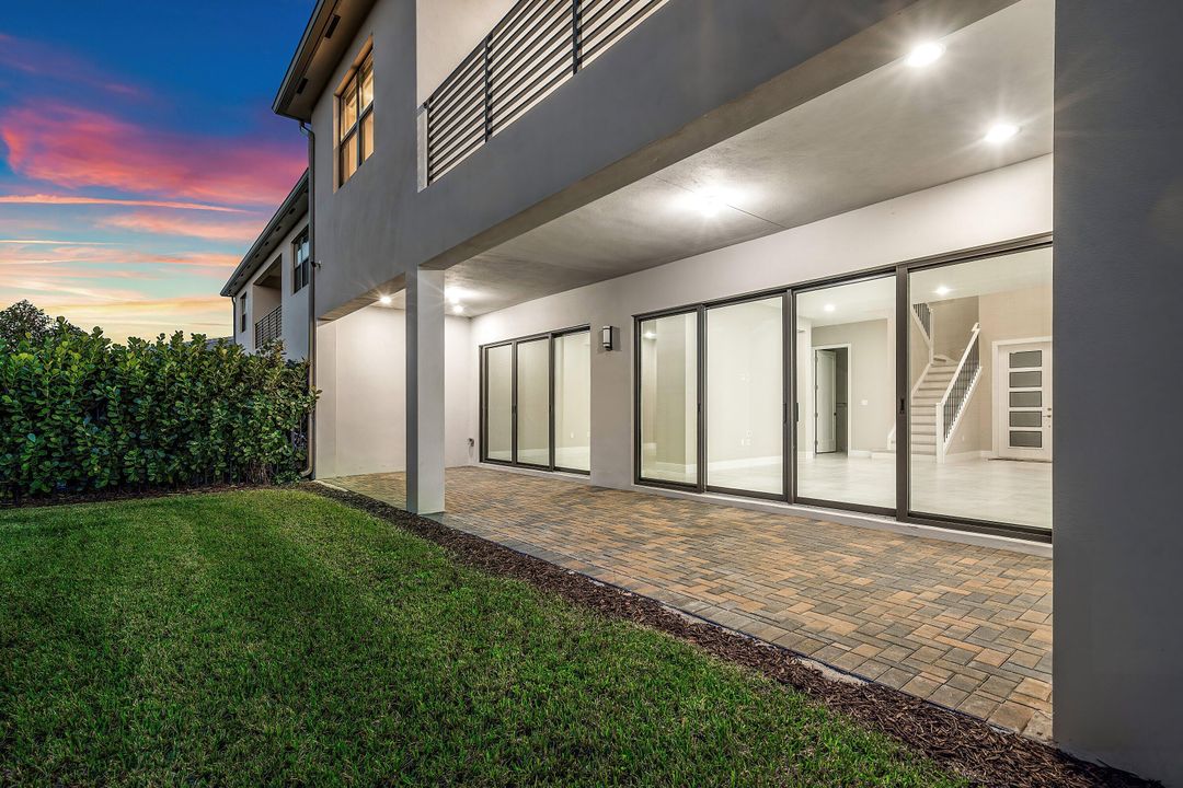 待售: $2,250,000 (5 贝兹, 5 浴室, 4098 平方英尺)