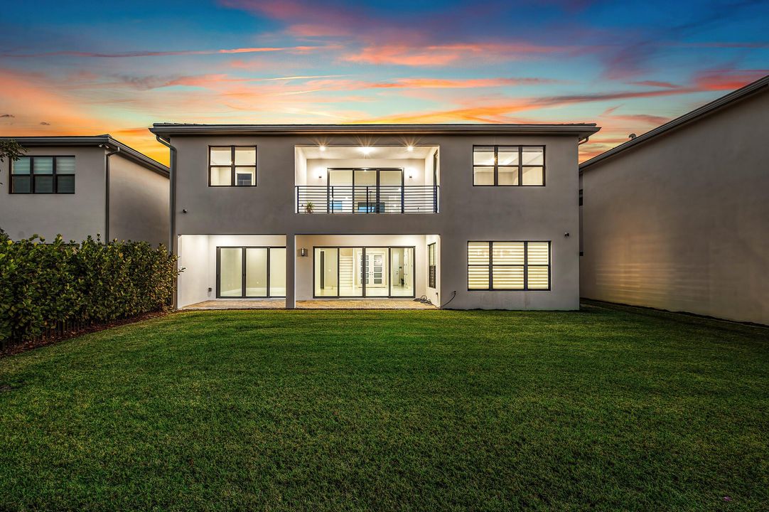 待售: $2,250,000 (5 贝兹, 5 浴室, 4098 平方英尺)