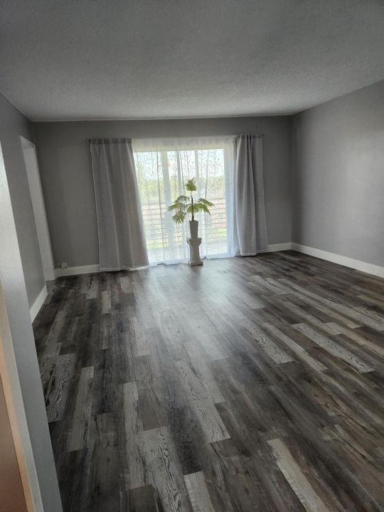 For Sale: $139,900 (2 beds, 2 baths, 1080 Square Feet)