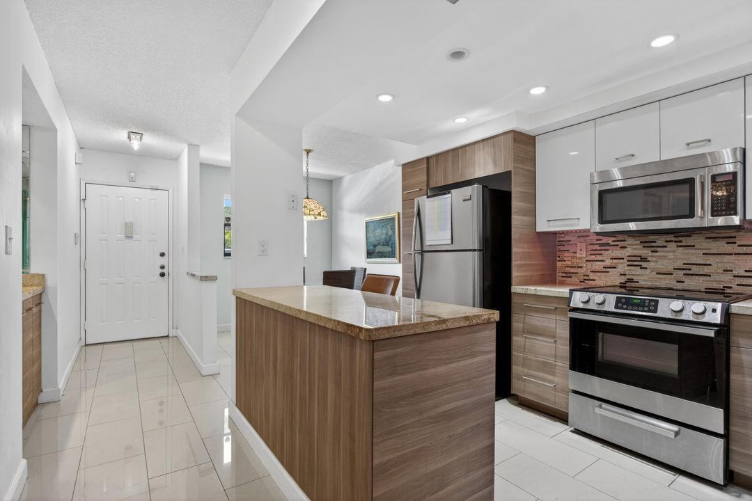 For Sale: $260,000 (2 beds, 2 baths, 1215 Square Feet)