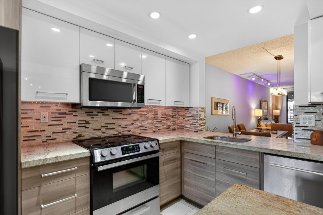 For Sale: $260,000 (2 beds, 2 baths, 1215 Square Feet)