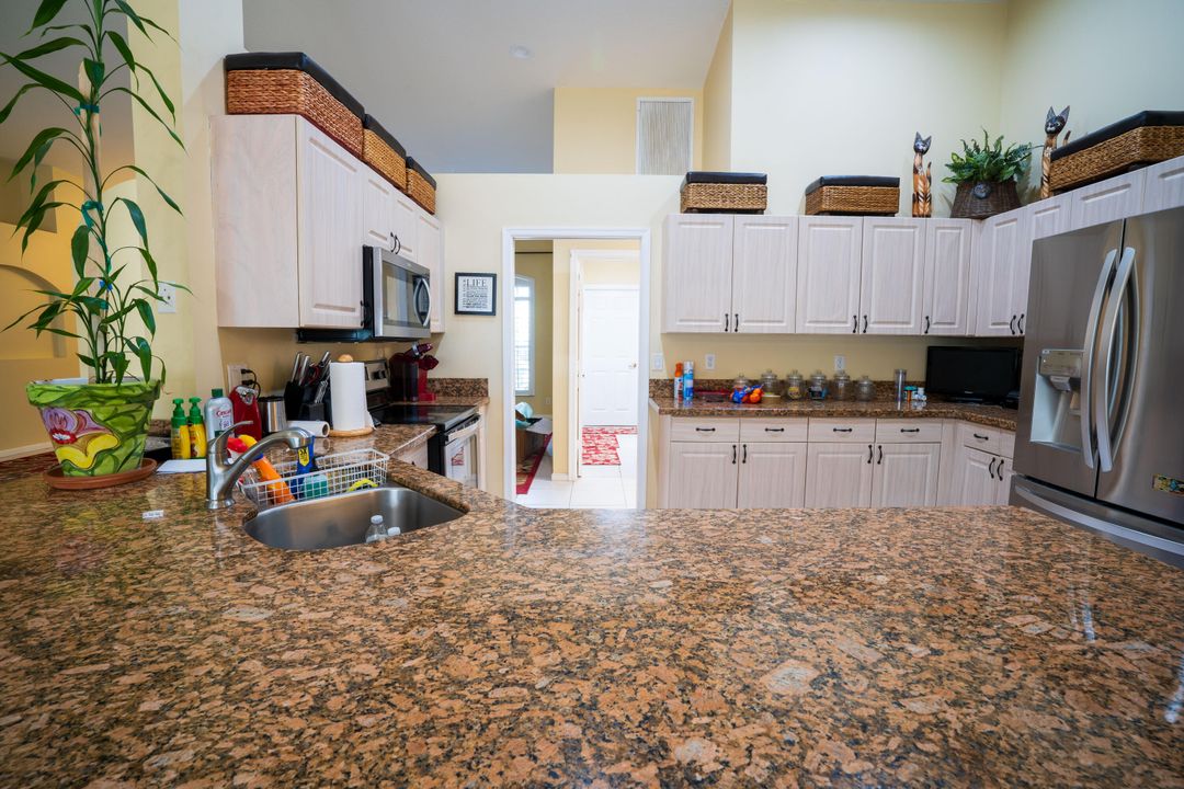 En Venta: $665,000 (4 camas, 3 baños, 2722 Pies cuadrados)