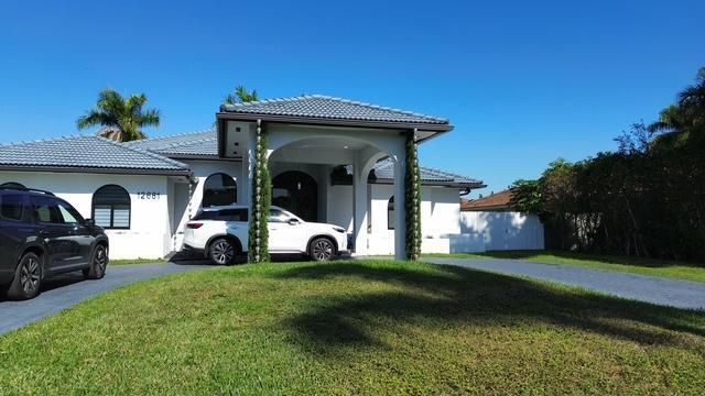 For Sale: $1,680,000 (6 beds, 4 baths, 3300 Square Feet)