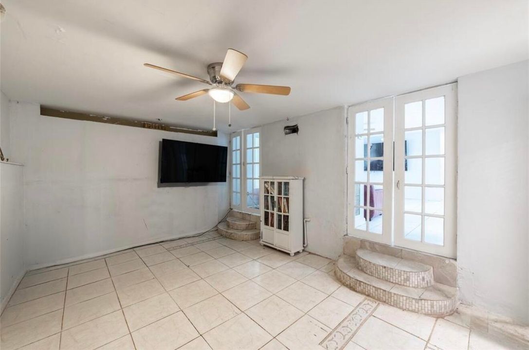 En Venta: $600,000 (3 camas, 1 baños, 3000 Pies cuadrados)