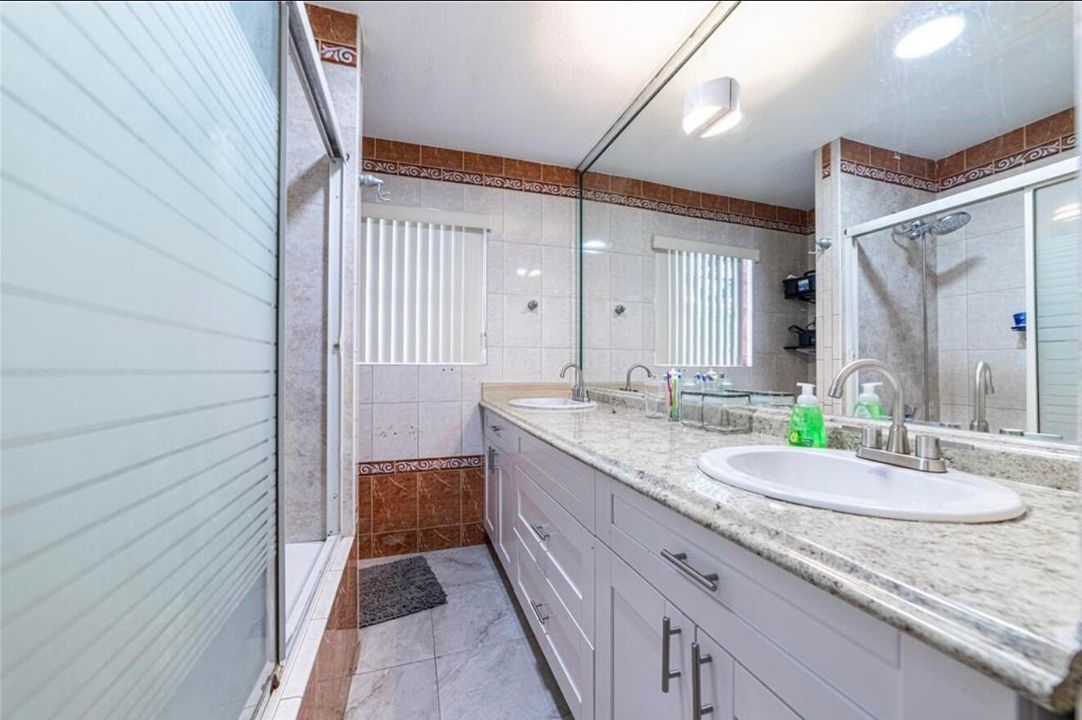 En Venta: $600,000 (3 camas, 1 baños, 3000 Pies cuadrados)