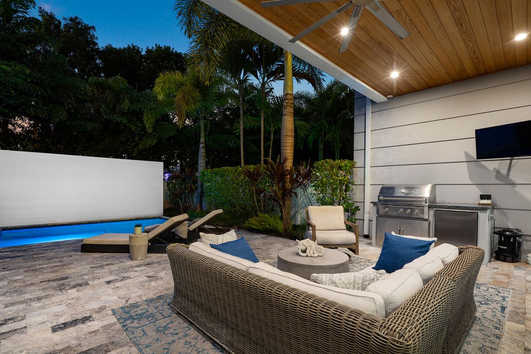 На продажу: $2,895,000 (3 спален, 3 ванн, 3106 Квадратных фут)