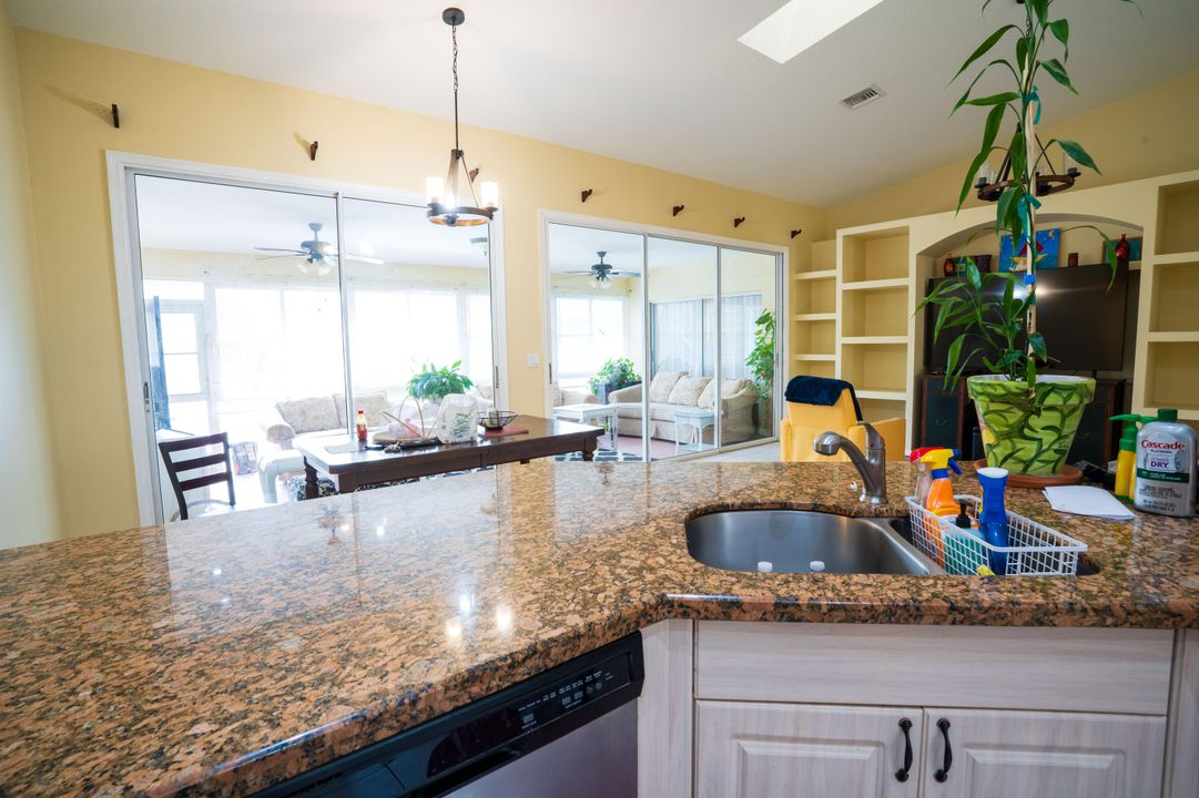 En Venta: $665,000 (4 camas, 3 baños, 2722 Pies cuadrados)