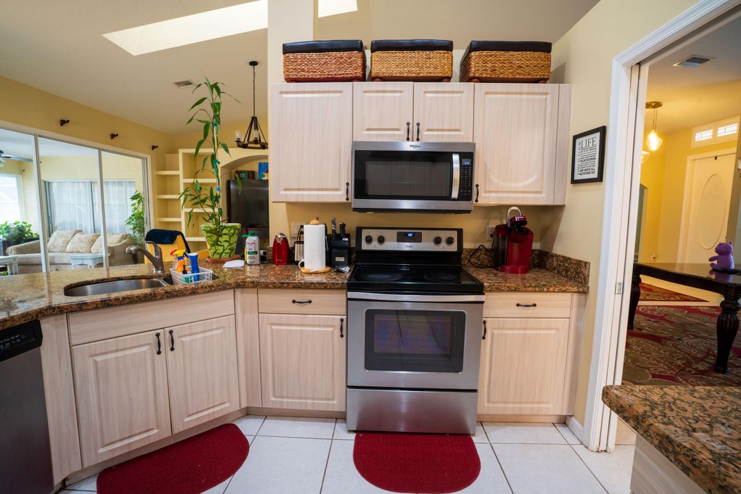 En Venta: $665,000 (4 camas, 3 baños, 2722 Pies cuadrados)