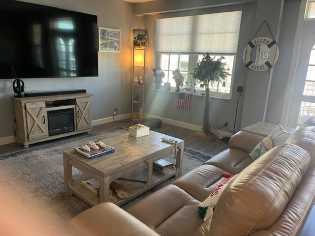 For Rent: $8,750 (2 beds, 2 baths, 1395 Square Feet)