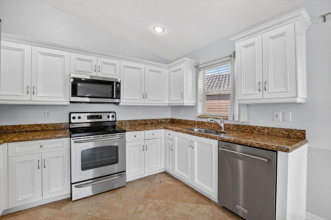 For Sale: $718,500 (4 beds, 2 baths, 1980 Square Feet)