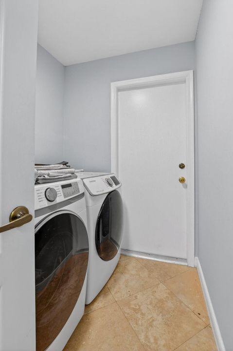 For Sale: $718,500 (4 beds, 2 baths, 1980 Square Feet)