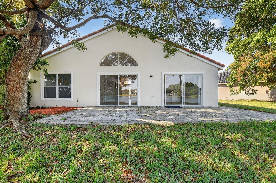 For Sale: $718,500 (4 beds, 2 baths, 1980 Square Feet)