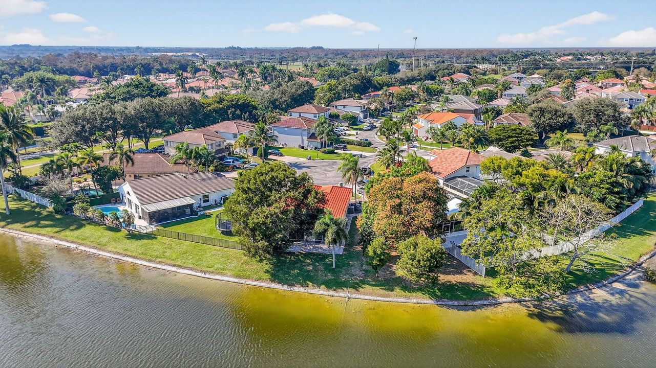 For Sale: $718,500 (4 beds, 2 baths, 1980 Square Feet)