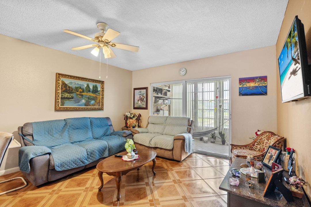 待售: $145,000 (2 贝兹, 2 浴室, 944 平方英尺)