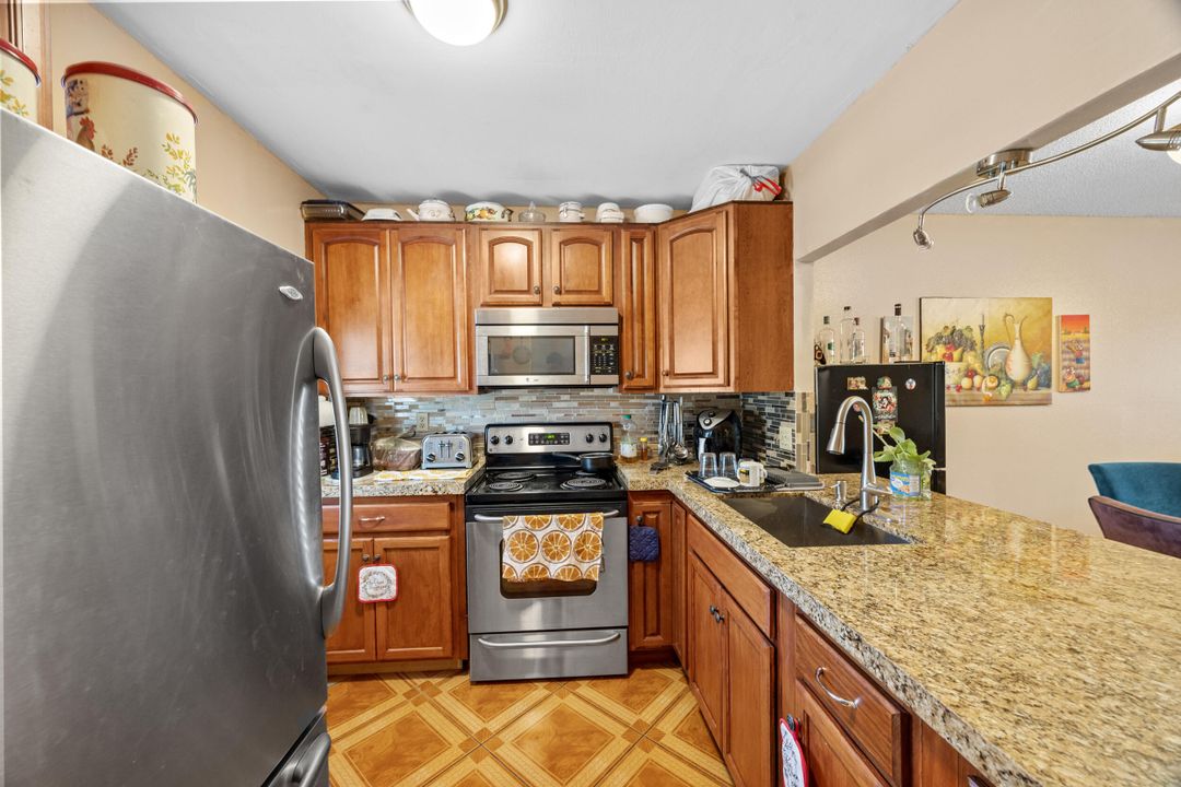 待售: $145,000 (2 贝兹, 2 浴室, 944 平方英尺)