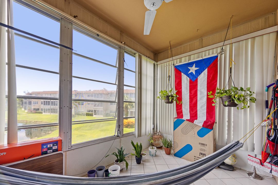 待售: $145,000 (2 贝兹, 2 浴室, 944 平方英尺)