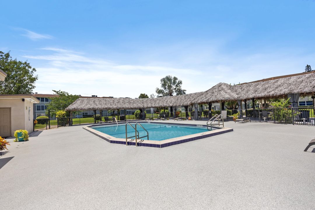 待售: $145,000 (2 贝兹, 2 浴室, 944 平方英尺)