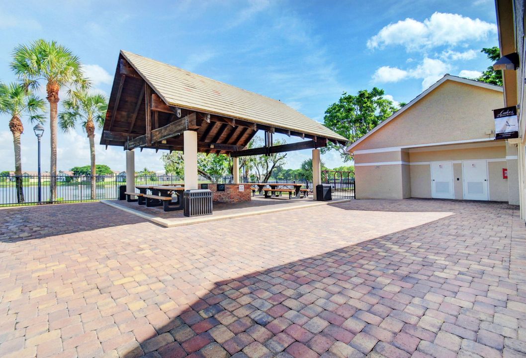 For Sale: $718,500 (4 beds, 2 baths, 1980 Square Feet)