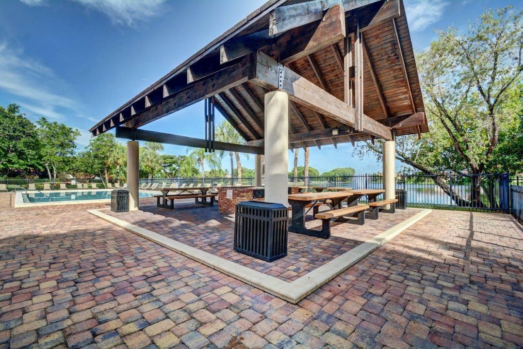 For Sale: $718,500 (4 beds, 2 baths, 1980 Square Feet)