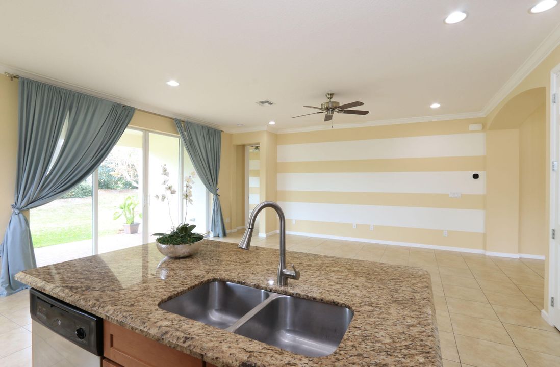 待售: $399,000 (3 贝兹, 2 浴室, 1895 平方英尺)