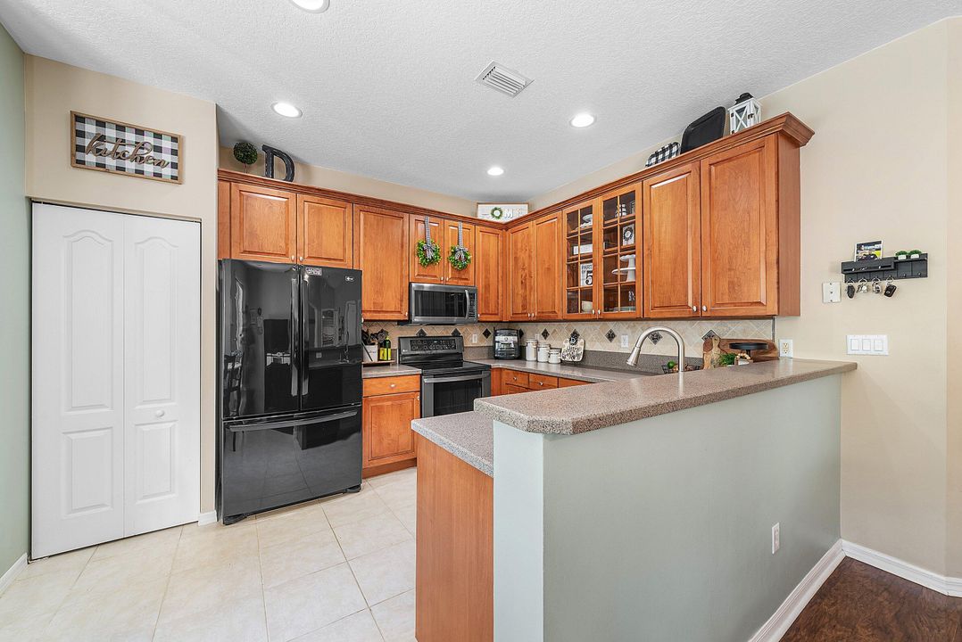 En Venta: $595,000 (4 camas, 3 baños, 2236 Pies cuadrados)