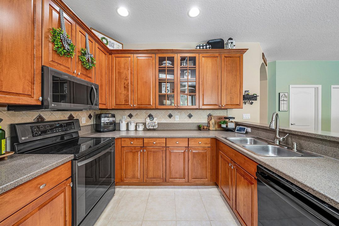 En Venta: $595,000 (4 camas, 3 baños, 2236 Pies cuadrados)