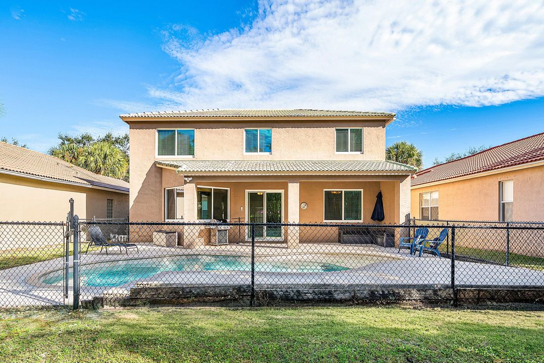 En Venta: $595,000 (4 camas, 3 baños, 2236 Pies cuadrados)