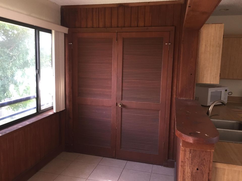 For Rent: $1,900 (2 beds, 2 baths, 957 Square Feet)