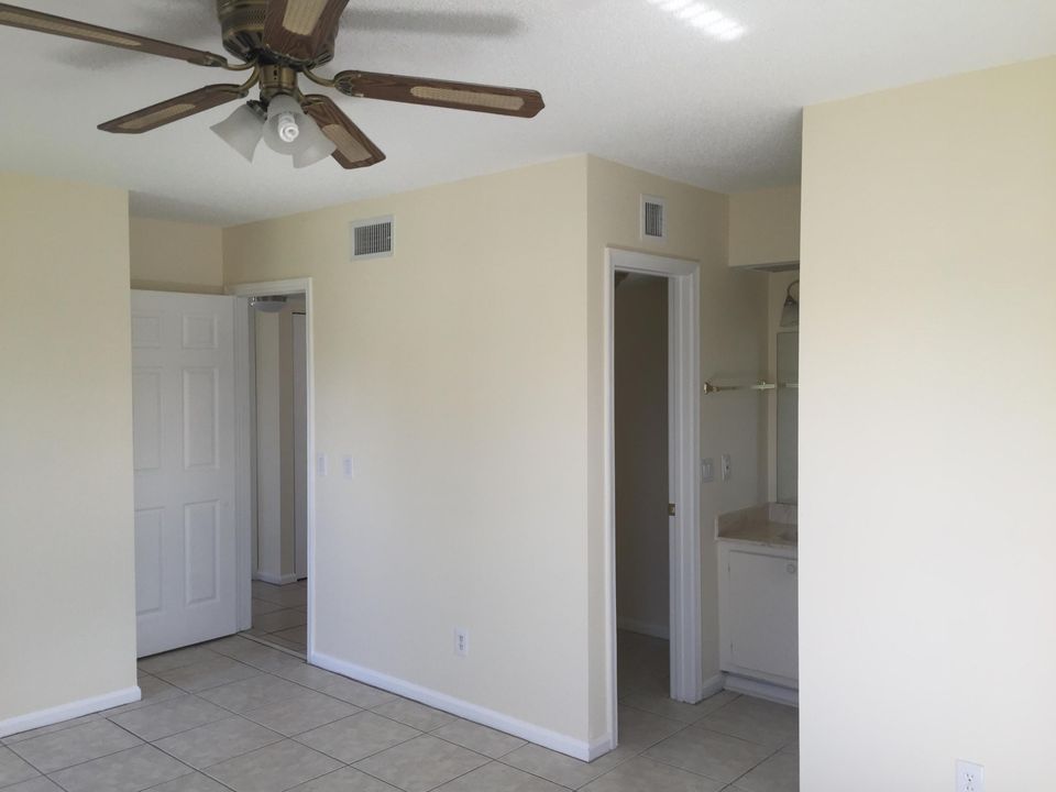 For Rent: $1,900 (2 beds, 2 baths, 957 Square Feet)