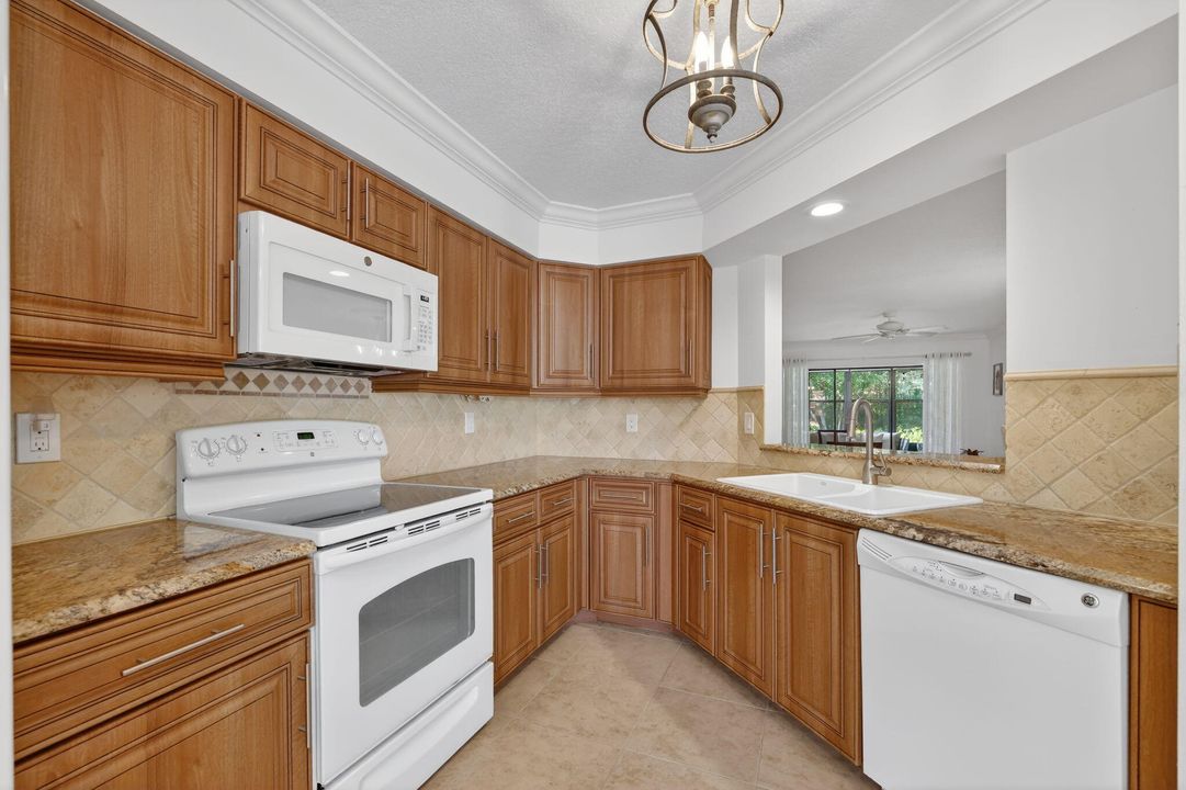 На продажу: $320,000 (2 спален, 2 ванн, 1506 Квадратных фут)