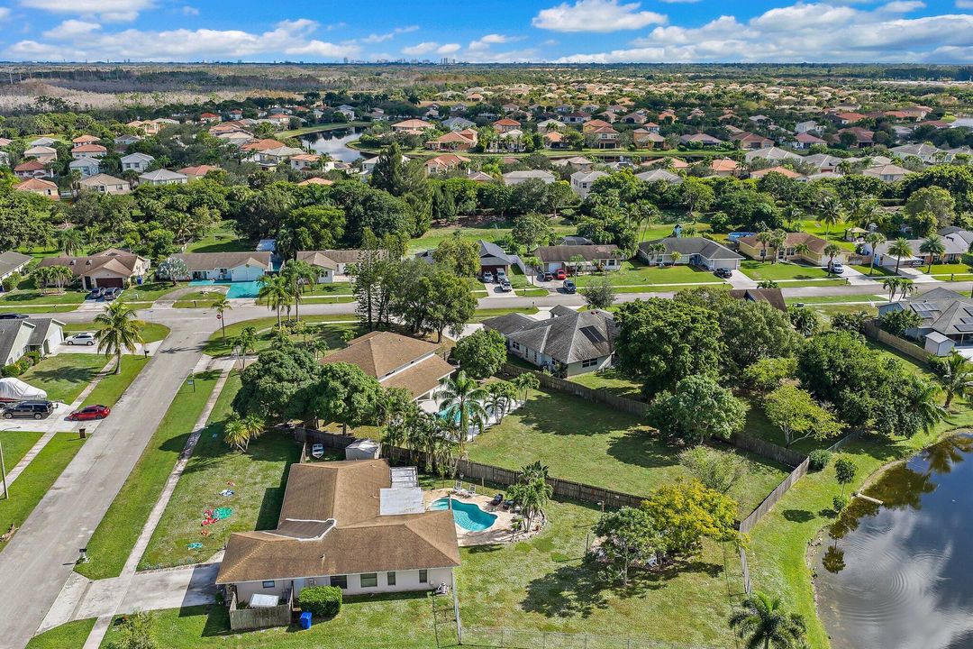 For Sale: $729,900 (4 beds, 2 baths, 2552 Square Feet)