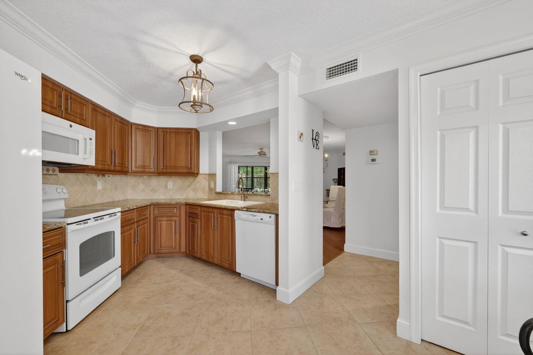 На продажу: $320,000 (2 спален, 2 ванн, 1506 Квадратных фут)