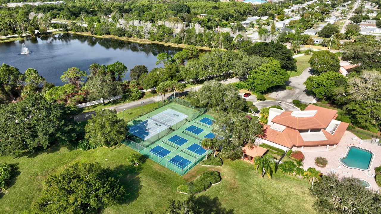 На продажу: $320,000 (2 спален, 2 ванн, 1506 Квадратных фут)